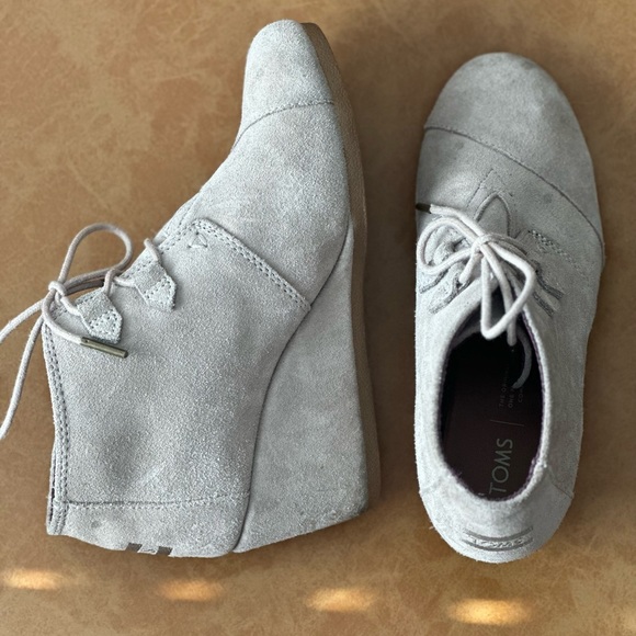 Toms Ankle Boots - Picture 2 of 2